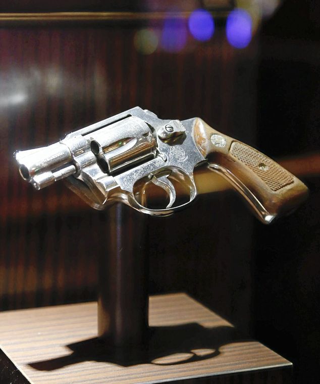Hard Rock items Elvis gun (copy)